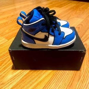 Jordan Retro 1 Mid SE